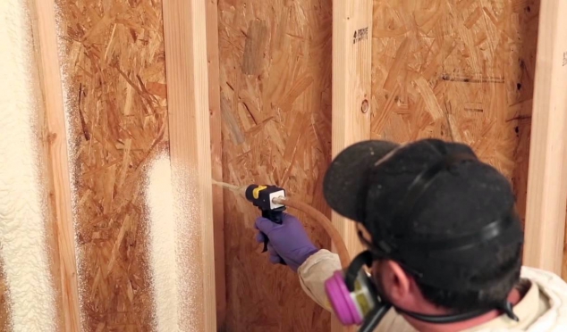 Утепление стен дома комплектом Touch'n Seal Foam Kit